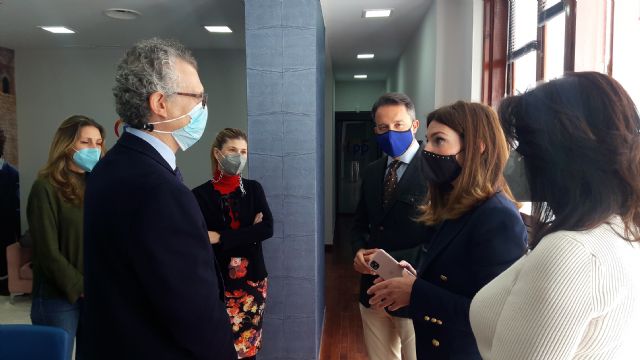 Fulgencio Gil se reúne con el consejero de Salud para trasladarle su inquietud por el bloqueo del PSOE a la construcción del centro de salud de San Cristóbal - 1, Foto 1