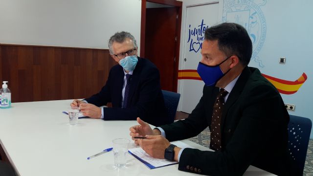 Fulgencio Gil se reúne con el consejero de Salud para trasladarle su inquietud por el bloqueo del PSOE a la construcción del centro de salud de San Cristóbal - 2, Foto 2