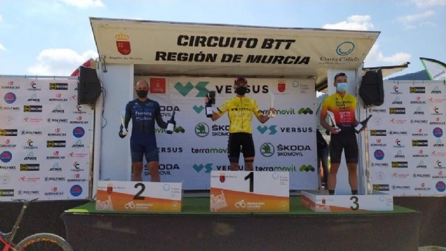    [Corredores de Terra Sport Cycling Team copan los tres escalones de pdium en el Campeonato Regional de Bike Maratn XCM, Foto 2