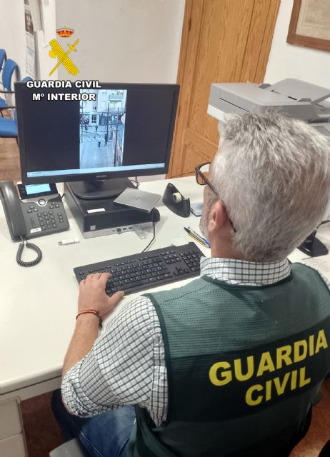 La Guardia Civil detiene in fraganti a los presuntos autores de un robo con intimidación y posterior reyerta en Mazarrón, Foto 1