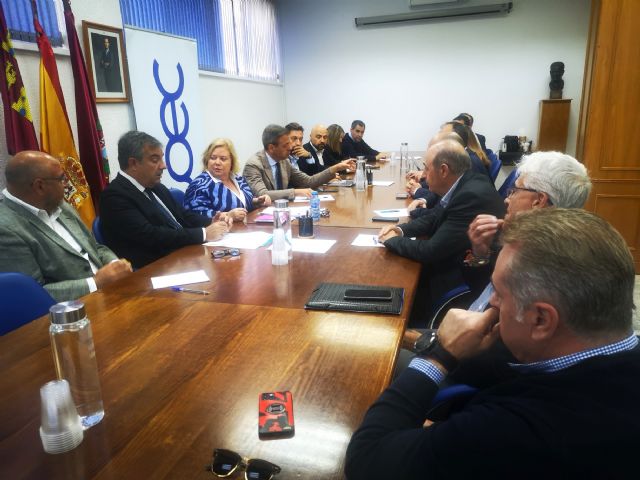 COEC solicita transfer desde el aeropuerto de Corvera para los viajeros a su destino - 1, Foto 1