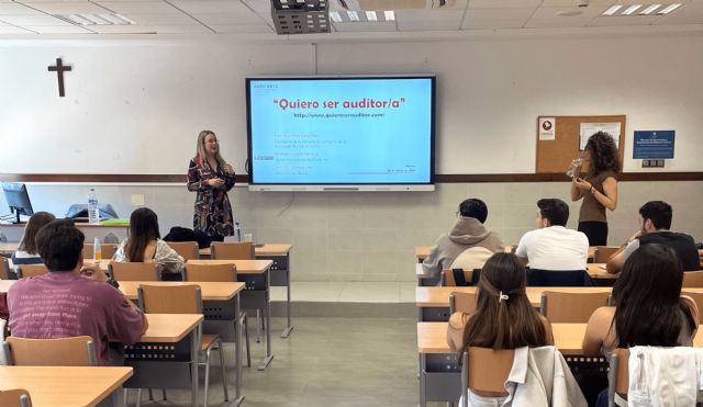 Los auditores acercan las bondades de su profesión a la comunidad educativa - 1, Foto 1