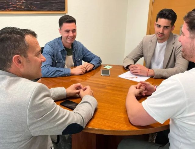 El concejal de Juventud y el presidente del Consejo Local se reúnen con el Grupo Socialista en la Asamblea Regional - 1, Foto 1