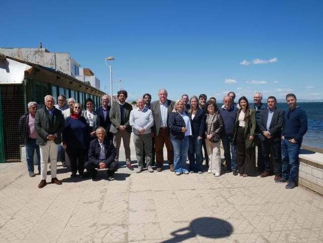 El PP reafirma su ´frente común´ con los afectados por la Ley de Costas y eleva a las Cortes una reforma legal para salvar las casas de más de 400 familias de la Región - 1, Foto 1