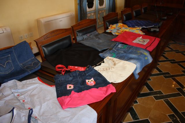 La Concejala de Servicios Sociales entrega los diplomas del Taller de Costura - 1, Foto 1