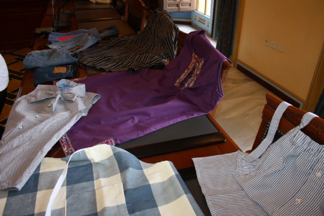 La Concejala de Servicios Sociales entrega los diplomas del Taller de Costura - 2, Foto 2