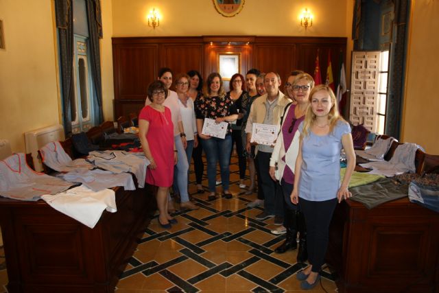 La Concejala de Servicios Sociales entrega los diplomas del Taller de Costura - 3, Foto 3