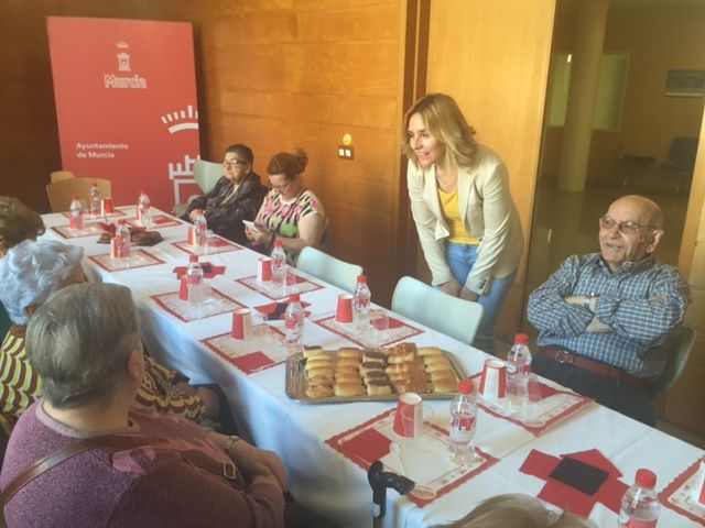 El servicio municipal de Teleasistencia del Ayuntamiento de Murcia muestra sus novedades tecnológicas en la Plaza de Santo Domingo - 1, Foto 1