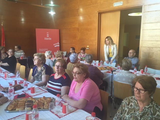 El servicio municipal de Teleasistencia del Ayuntamiento de Murcia muestra sus novedades tecnológicas en la Plaza de Santo Domingo - 2, Foto 2