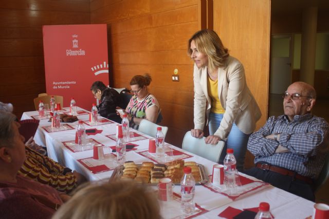 El servicio municipal de Teleasistencia del Ayuntamiento de Murcia muestra sus novedades tecnológicas en la Plaza de Santo Domingo - 3, Foto 3