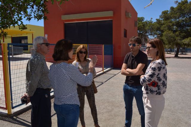La alcaldesa y el edil de Educación visitan los colegios de Águilas para estudiar las obras de mantenimiento que se acometerán este verano - 1, Foto 1