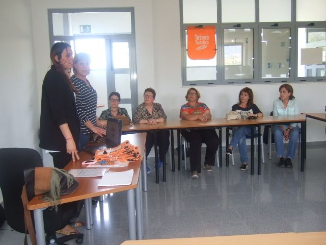 Arranca el nuevo curso “Higiene y Seguridad Personal y Atención Sanitaria en el Domicilio”, Foto 6