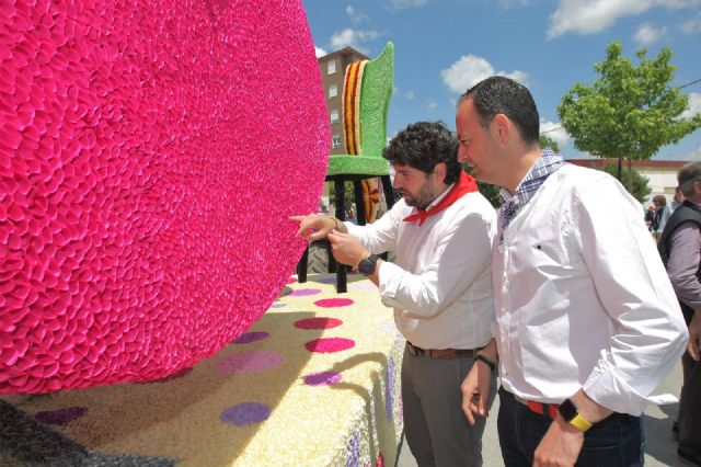 El presidente de la Comunidad asiste a los actos organizados con motivo de las fiestas de San Isidro en Yecla - 2, Foto 2