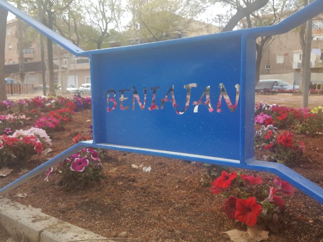 Cientos de flores embellecen el jardín José Cánovas Ortiz de Beniaján - 1, Foto 1