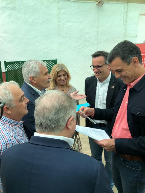 Francisco Saavedra entrega una carta al presidente del Gobierno de España para que solucione los problemas del ferrocarril en Alcantarilla - 2, Foto 2