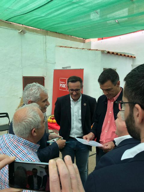 Francisco Saavedra entrega una carta al presidente del Gobierno de España para que solucione los problemas del ferrocarril en Alcantarilla - 3, Foto 3