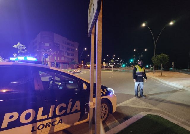 La Policía Local de Lorca detiene a dos personas por un delito de atentado y resistencia y contra la Ley de Extranjería - 1, Foto 1