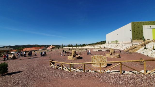 Diego José Mateos: Zarzadilla de Totana cuenta ya con un gran espacio de ocio, jardín botánico y campo de fútbol - 1, Foto 1