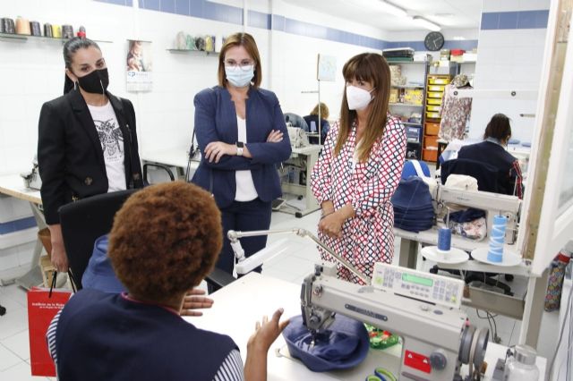 Isabel Franco visita la sede en Madrid de la Asociación para la Prevención, Reinserción y Atención a la Mujer Prostituida - 1, Foto 1