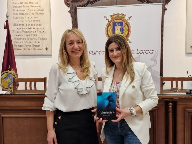 La Concejalía de Cultura colabora con la escritora lorquina Cristina Llamas en la presentación de su novela ´Y apareciste tú. Luchar o caer´ - 2, Foto 2