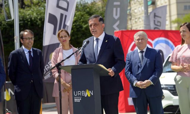 El alcalde José Antonio Serrano visita la exposición del Programa URBAN, pionera en e-Movilidad - 3, Foto 3
