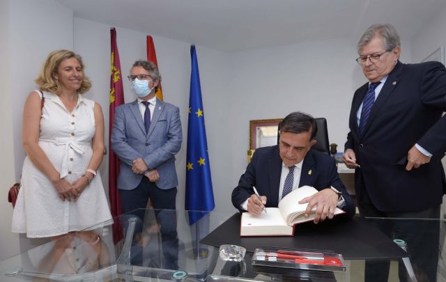 El Colegio de Economistas de la Región de Murcia celebra sus 100 años con la inauguración de una placa conmemorativa - 1, Foto 1