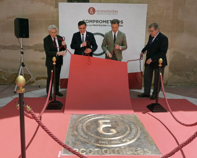 El Colegio de Economistas de la Región de Murcia celebra sus 100 años con la inauguración de una placa conmemorativa - 2, Foto 2