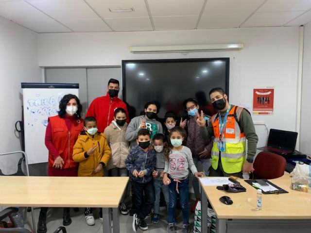 Amazon financia un proyecto de ayuda escolar de Cruz Roja Juventud en Murcia - 1, Foto 1