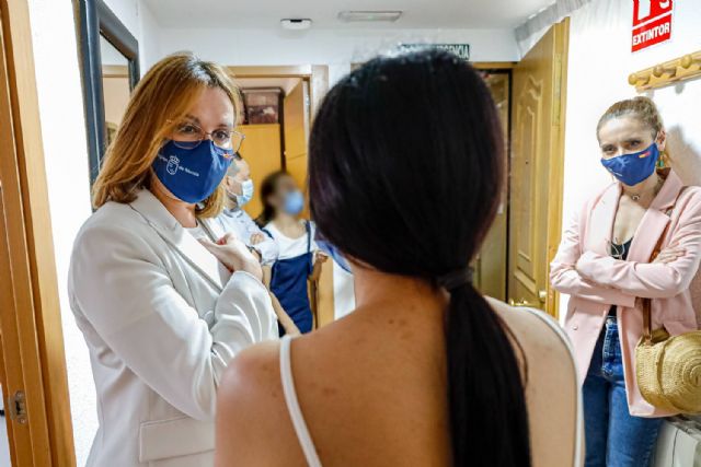 Isabel Franco visita el Centro de Protección de Menores  de Santo Ángel tras su remodelación, Foto 1