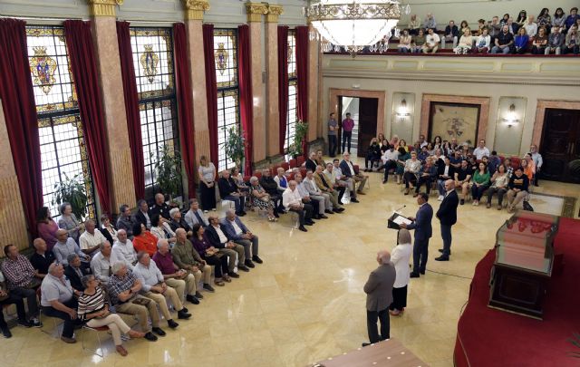 El Ayuntamiento de Murcia homenajea a 69 trabajadores jubilados - 2, Foto 2