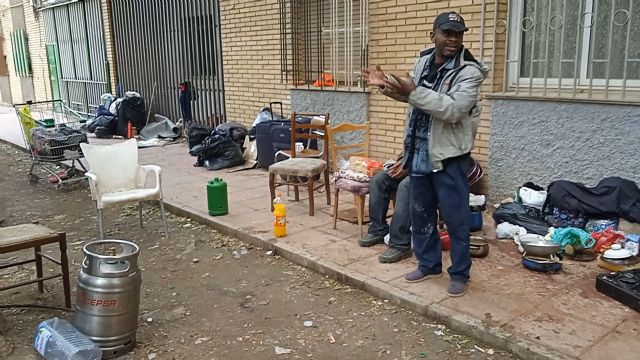 El PP denuncia la existencia de un campamento en plena calle del barrio de Los Ángeles - 2, Foto 2