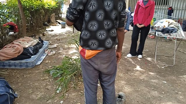 El PP denuncia la existencia de un campamento en plena calle del barrio de Los Ángeles - 5, Foto 5