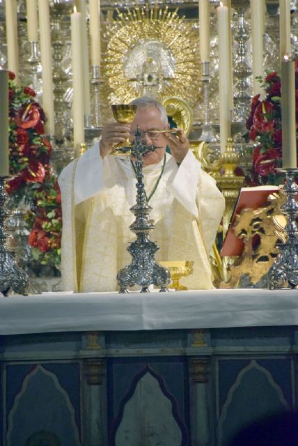 Se está celebrando el culto de Quinario de la Hermandad de la Vera-cruz de Alcalá del Río - 1, Foto 1