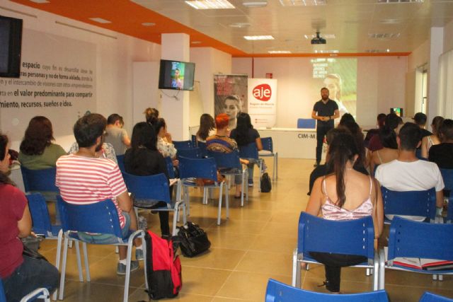 AJE Región de Murcia analiza las implicaciones que tendrá para las empresas el nuevo reglamento de protección de datos - 1, Foto 1