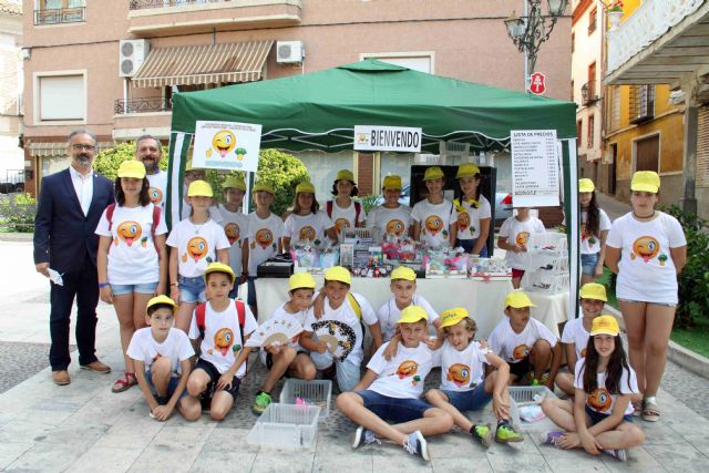 El Cervantes clausura Emprender en mi escuela con la venta de sus productos en el mercado semanal - 1, Foto 1