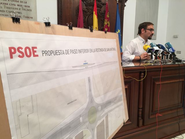 El PSOE vuelve a exigir la construcción de un paso inferior para vehículos que solucione los atascos diarios en San Antonio - 1, Foto 1
