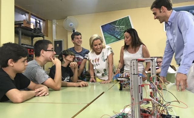 La Comunidad invierte 14,3 millones en renovar equipos informáticos y llevar Internet de alta velocidad a todos los centros - 1, Foto 1