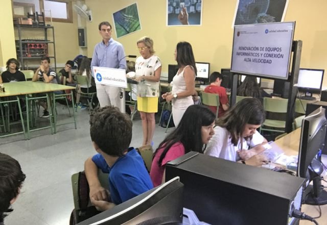 La Comunidad invierte 14,3 millones en renovar equipos informáticos y llevar Internet de alta velocidad a todos los centros - 3, Foto 3