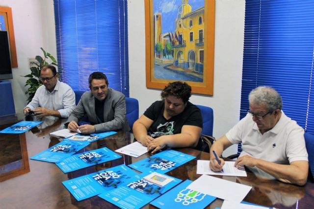 La Asociación de Comerciantes de Alcantarilla y la Asociación Regional de Familias Numerosas de la Región de Murcia (FANUMUR) firman convenio de colaboración - 1, Foto 1
