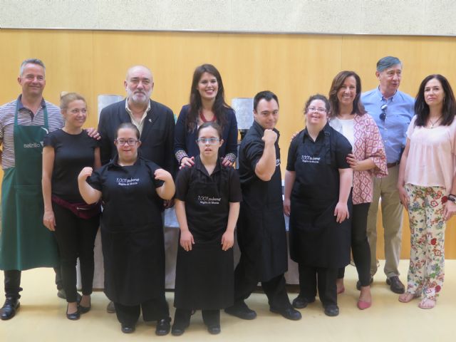 La consejera de Turismo y Cultura visita a los alumnos de Assido que hacen prácticas como baristas en el CCT - 2, Foto 2