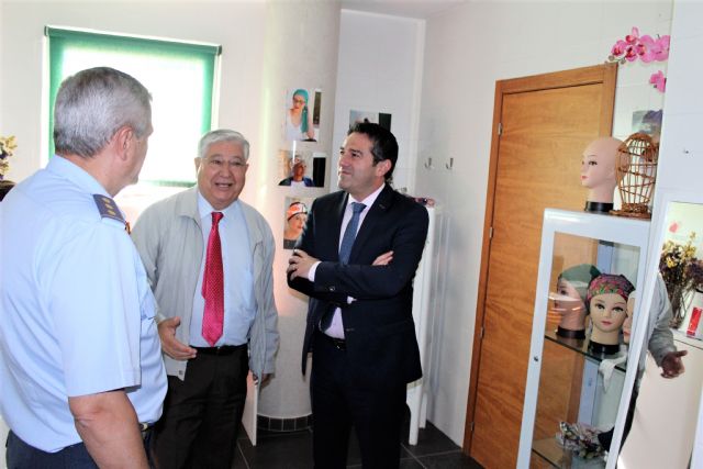 El alcalde de Alcantarilla, Joaquín Buendía, visita la sede regional en Murcia de la Asociación Española Contra el Cáncer - 5, Foto 5