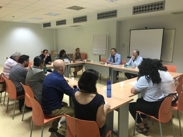 La Comunidad, las asociaciones de consumidores y el Colegio de Dentistas acuerdan medidas de apoyo a los afectados por iDental - 1, Foto 1