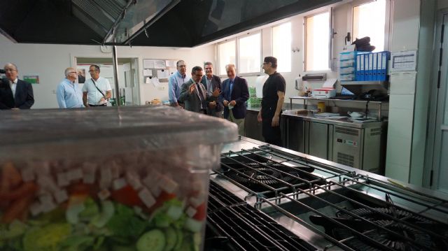 La primera fase del Plan de Ayuda Alimentaria reparte un millón de kilos de alimentos entre las personas más desfavorecidas de la Región - 4, Foto 4