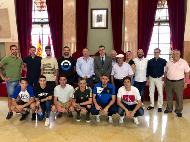 Los jugadores del Plus Ultra llevan su ascenso a La Glorieta - 1, Foto 1