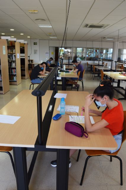 La sala de consulta de la biblioteca municipal, ya a disposición de sus usuarios - 2, Foto 2