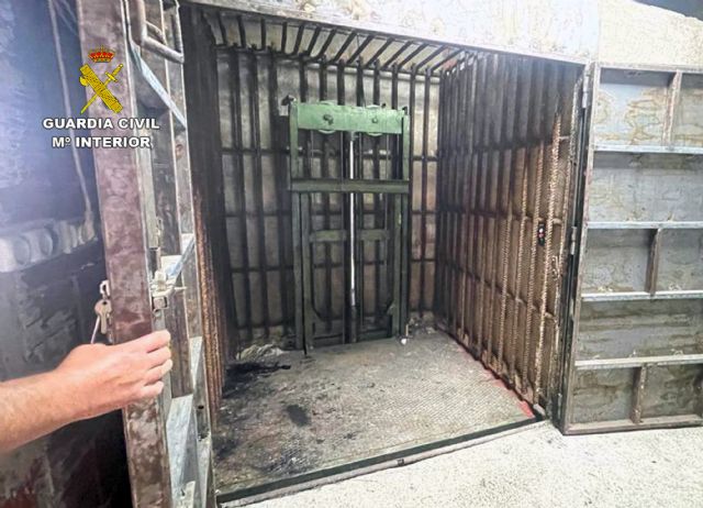 Desmantelan dos búnkers con más de 2.000 plantas y 30 kilos de cogollos de marihuana bajo dos invernaderos de plantas ornamentales - 5, Foto 5