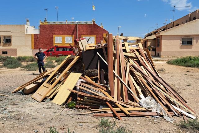 Bomberos de Cartagena supervisan hogueras para una noche de San Juan segura - 1, Foto 1