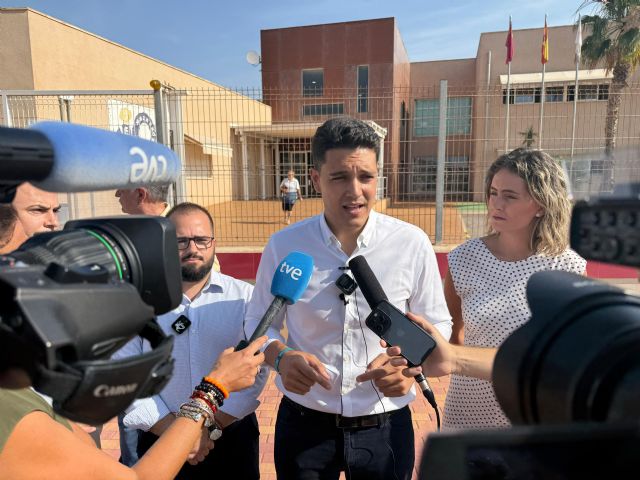 El PSOE exige medidas urgentes e inmediatas al Gobierno regional ante las altas temperaturas en las aulas - 1, Foto 1