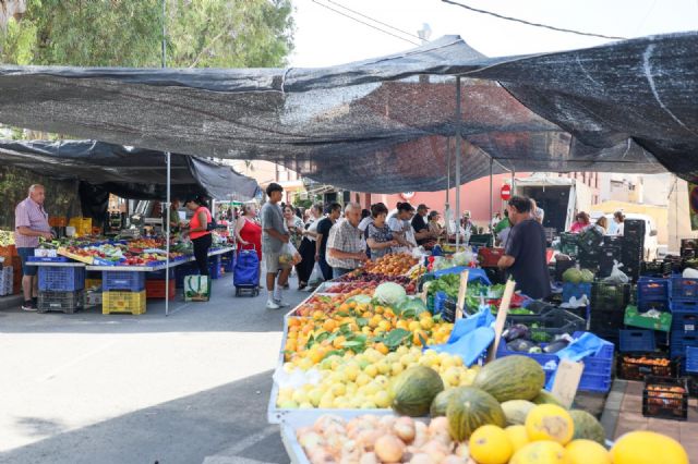 El Gobierno de Lorca refuerza el control sobre la venta ambulante y mejora las condiciones del mercado semanal con la adquisición de nuevas carpas - 4, Foto 4