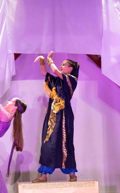 Una historia mágica con un público entregado: así fue el espectacular musical Aladdin del grupo de artes escénicas del Colegio Sagrado Corazón de Calasparra - 1, Foto 1